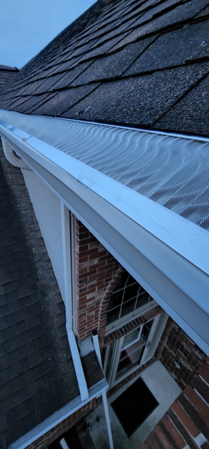 Close look at a gutter system