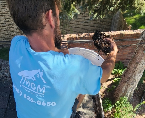 Gutter Cleaning Macomb, MI